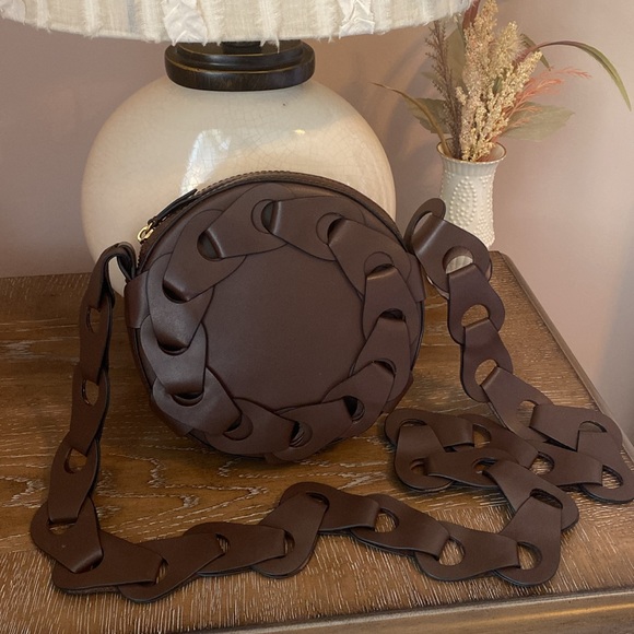 Vince Camuto Handbags - EUC Vince Camuto Leather Crossbody